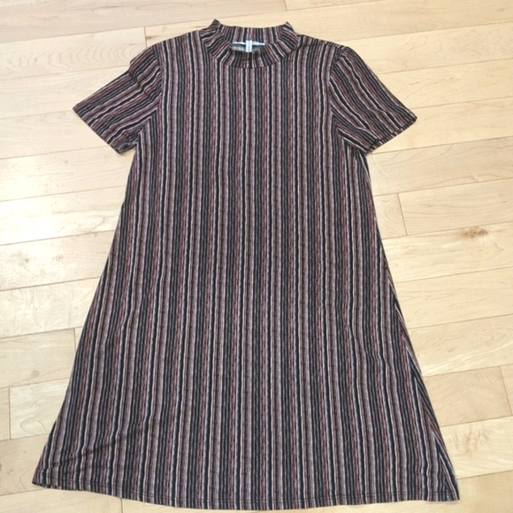 BCBGeneration - Birchy Striped Mock Neck D… - Picture 3 of 9